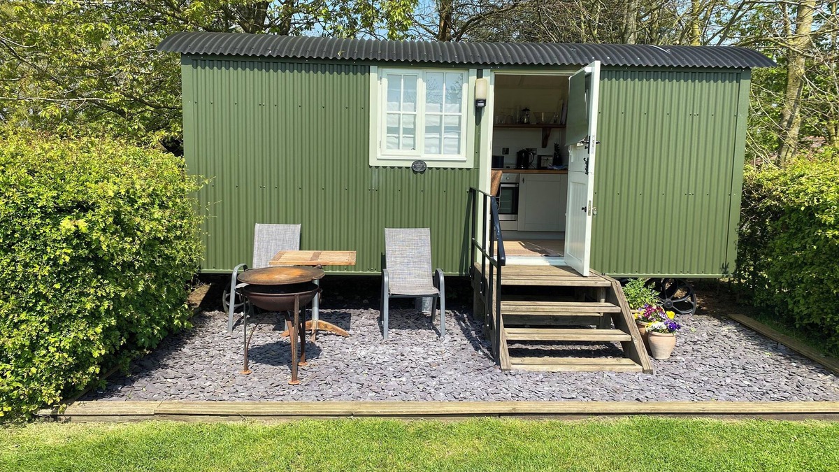 Beccles Cabin | Dawn Chorus Holidays