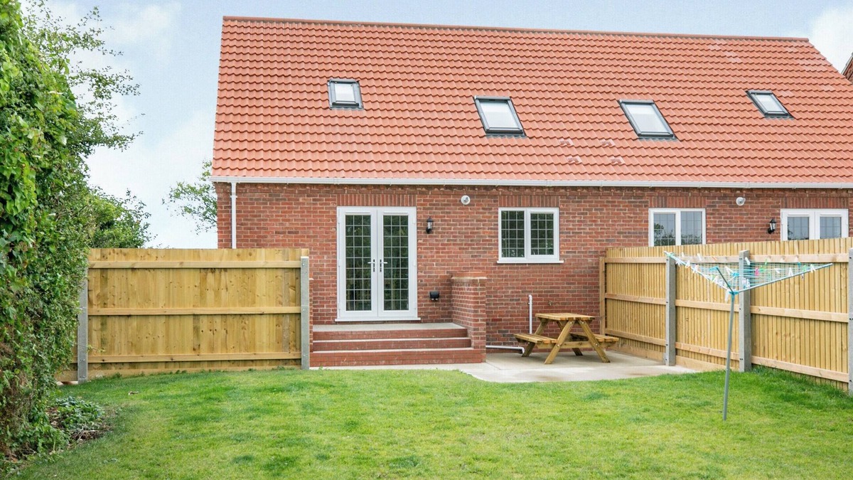 Mablethorpe and Sutton Cottage | Dawson Park 10 - UK12669