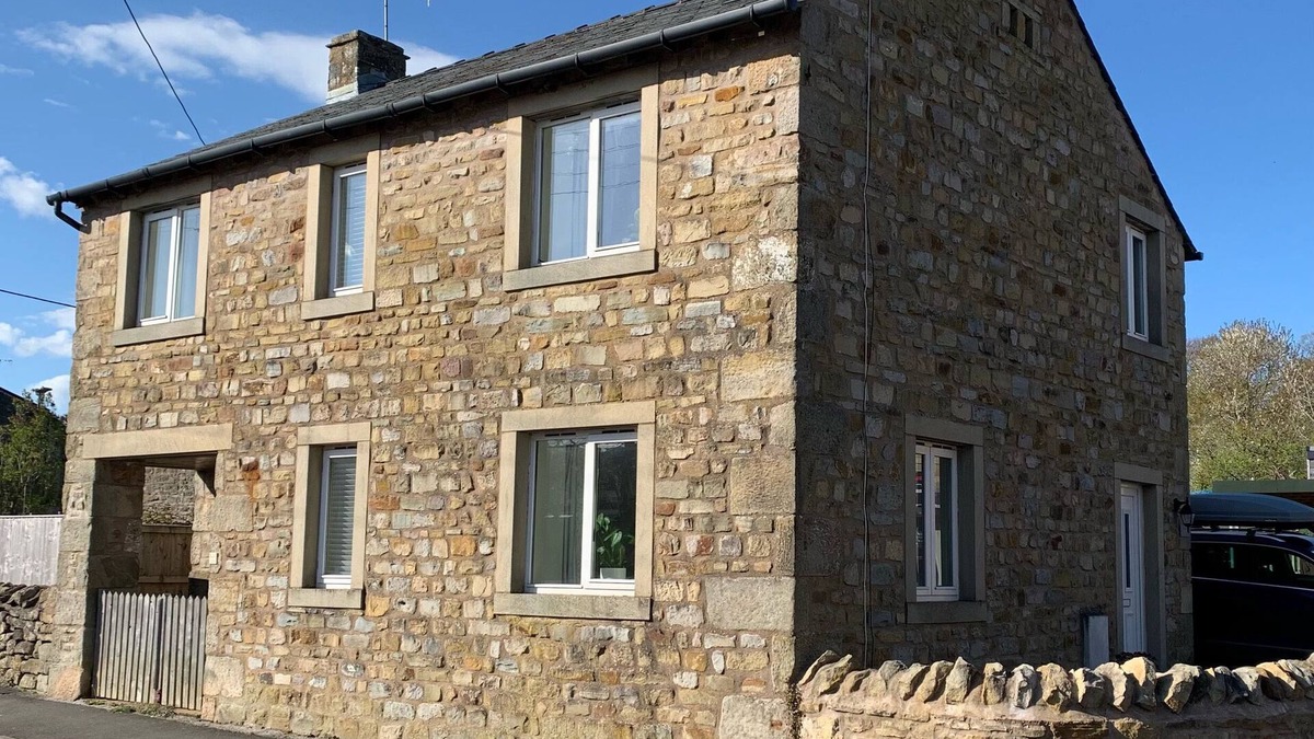 Fourstones Near Bentham Cottage | DAWSONS COTTAGE, pet friendly, with a garden in High Bentham
