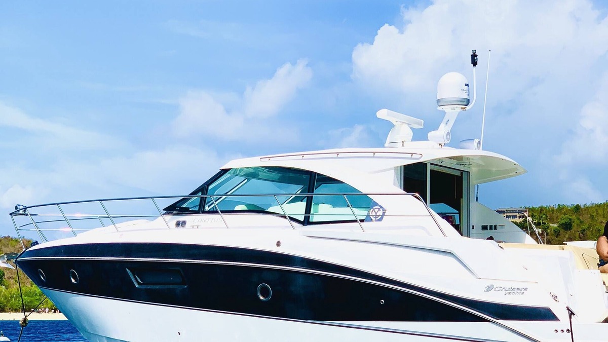 Benner Boat Rental | Day or Night charters! Seas the Moment! 42' Charter Yacht- 2 beds 2 baths