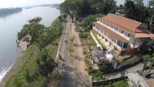 Chiang Khong Hotel | Day Waterfront Hotel