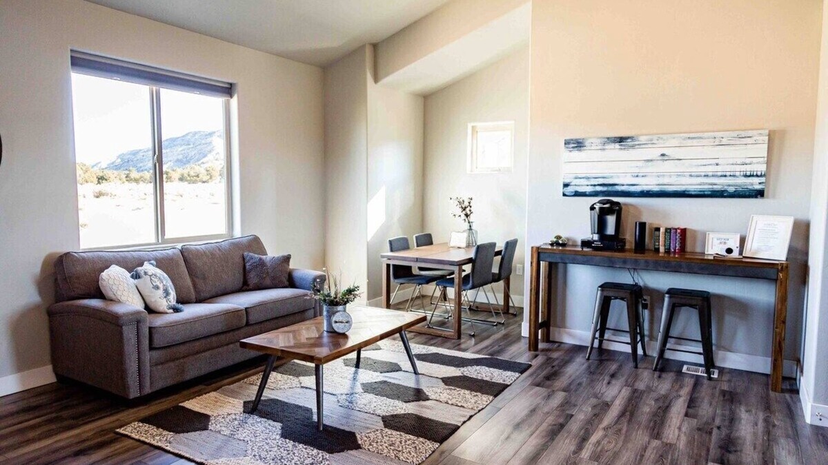 Orderville Apartment | Daybreak Mountain Home Studio @ East Zion