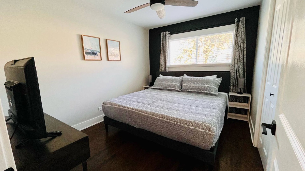 Glendale Heights House | Daydream: Spacious 5BR-2BA- Newly Remodeled!