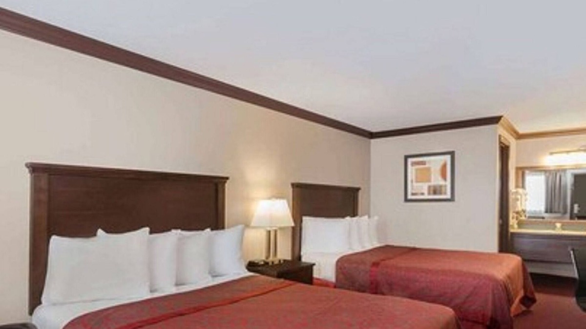 Auburn Hotel | Days Inn by Wyndham Auburn
