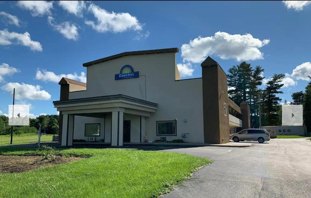 Bellville Hotel | Days Inn by Wyndham Bellville Mansfield