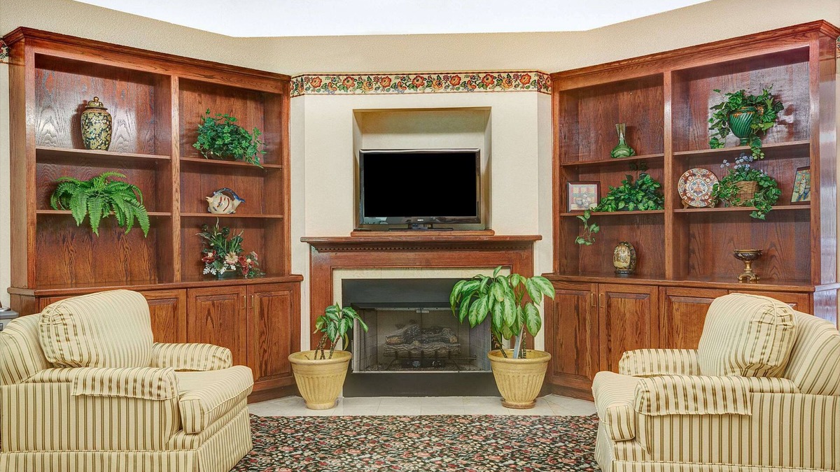 Haw River Hotel | Days Inn by Wyndham Burlington East