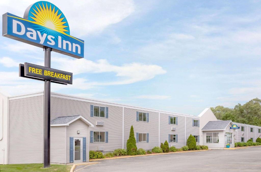 Cedar Falls Hotel | Days Inn by Wyndham Cedar Falls- University Plaza