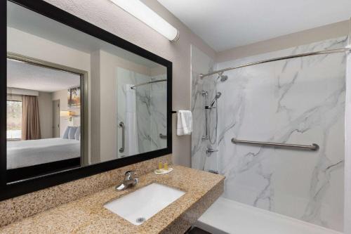 Childersburg Hotel | Days Inn by Wyndham Childersburg
