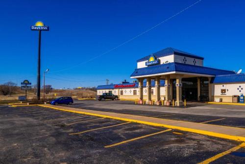 Clinton Hotel | Days Inn by Wyndham Clinton