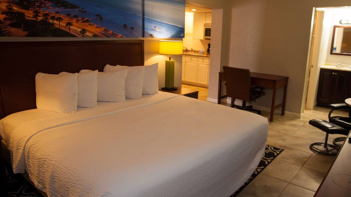 Cocoa Hotel | Days Inn by Wyndham Cocoa Cruiseport West At I-95/524