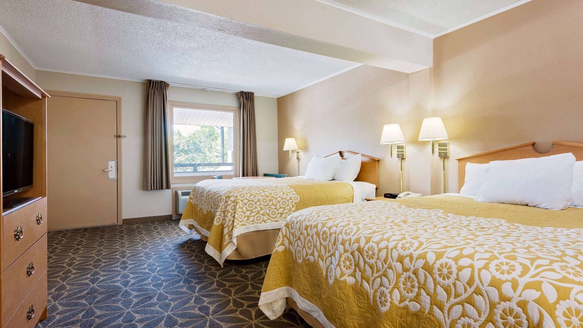 White Hall Hotel | Days Inn by Wyndham Fairmont