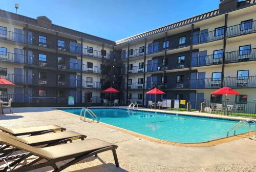 Kenner - Louis Armstrong International Airport Hotel | Days Inn by Wyndham Kenner/New Orleans Airport South