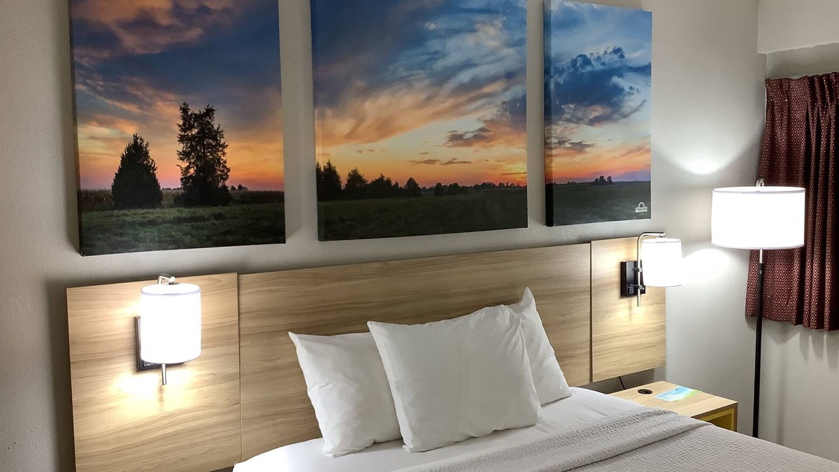 Kingdom City Hotel | Days Inn by Wyndham Kingdom City