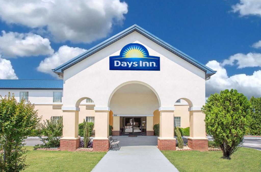 Lincoln Hotel | Days Inn by Wyndham Lincoln