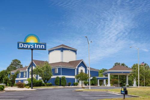 Louisburg Hotel | Days Inn by Wyndham Louisburg