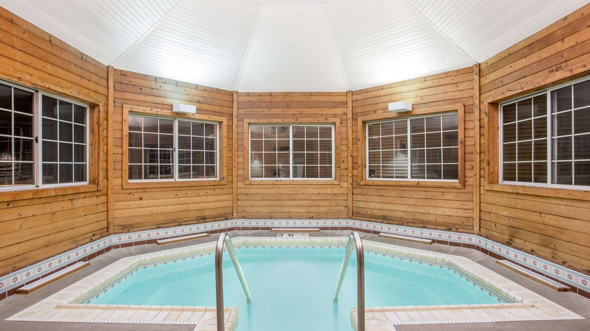 Marquette Hotel | Days Inn by Wyndham Marquette