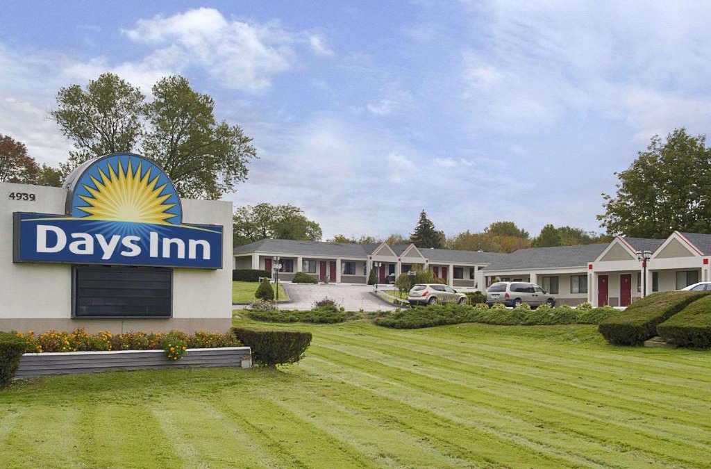 New Hampton Hotel | Days Inn by Wyndham Middletown