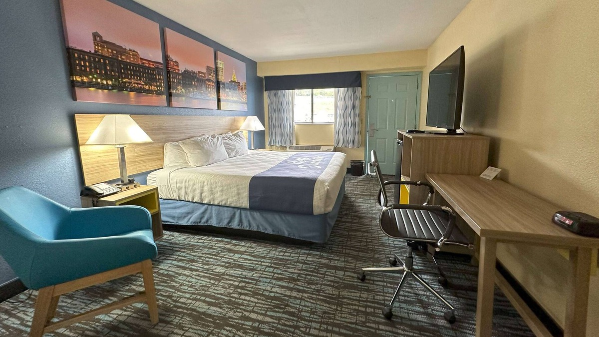 Mount Vernon Hotel | Days Inn by Wyndham Renfro Valley Mount Vernon