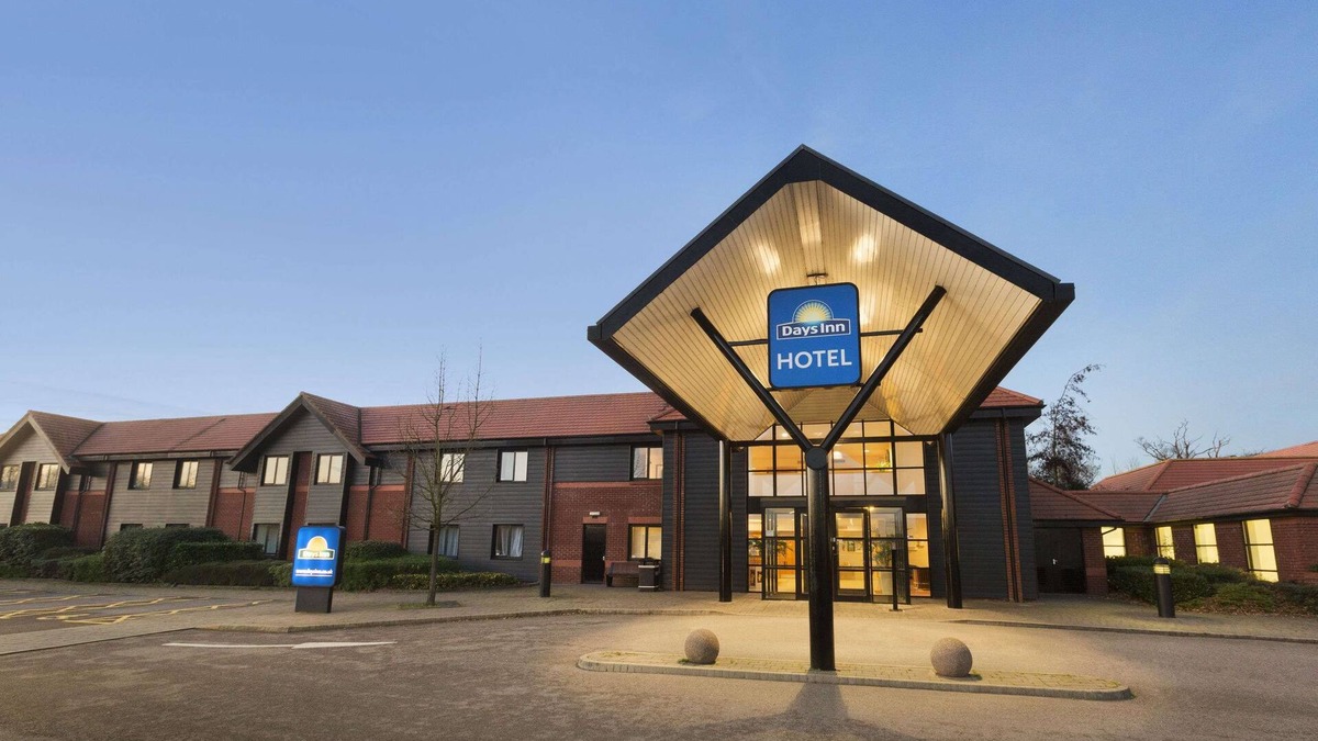 Radwell Hotel | Days Inn by Wyndham Stevenage North