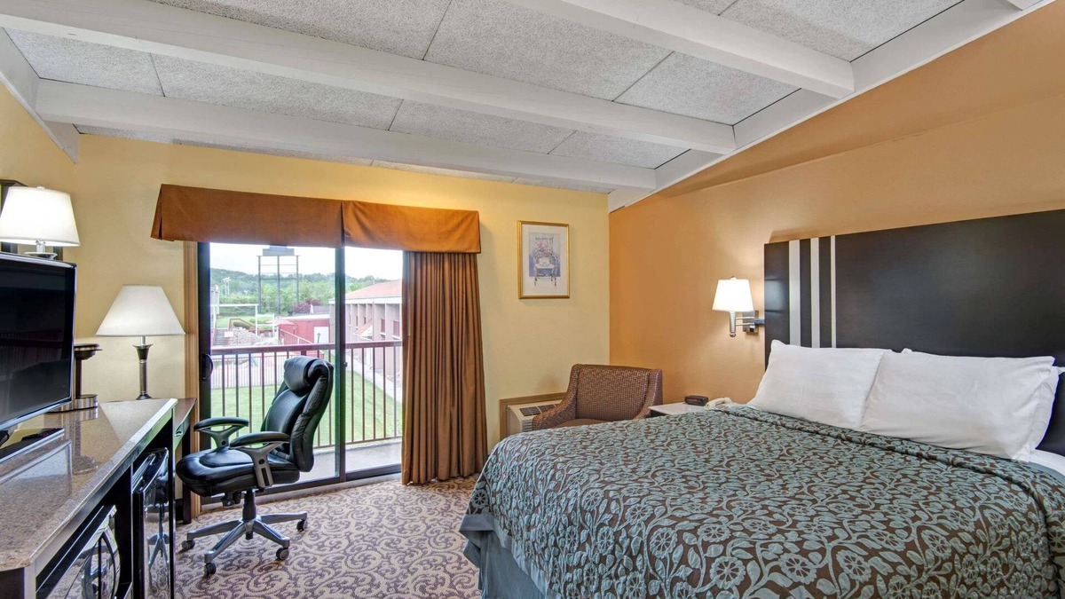 Washington Hotel | Days Inn by Wyndham Washington Pennsylvania