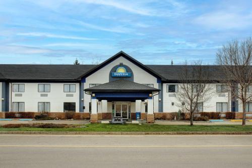 Whitecourt Hotel | Days Inn by Wyndham Whitecourt