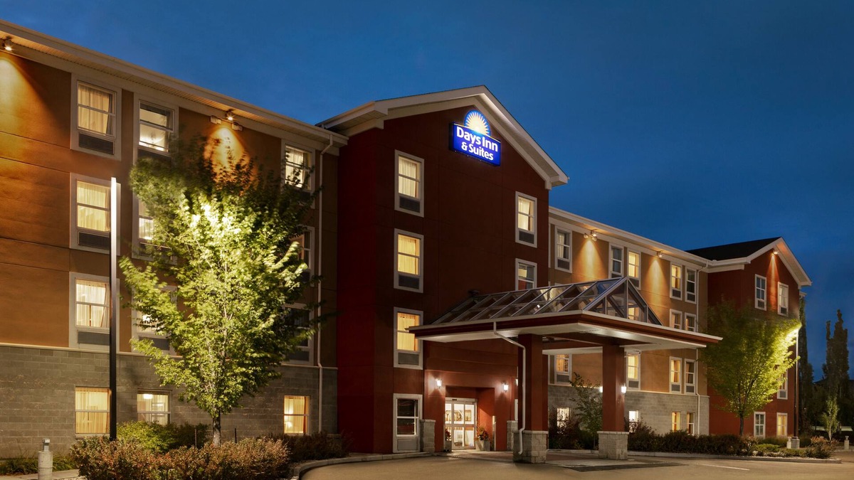 Sherwood Park Hotel | Days Inn & Suites by Wyndham Sherwood Park Edmonton
