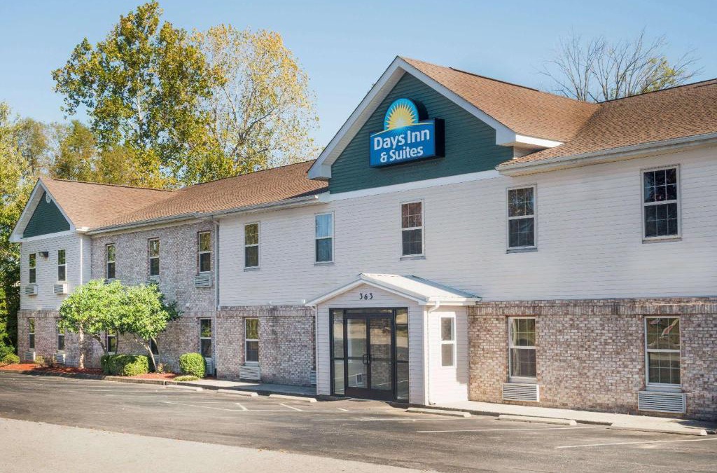 Sellersburg Hotel | Days Inn & Suites by Wyndham Sellersburg