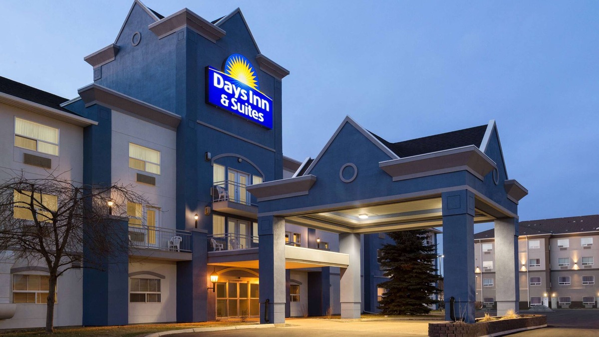 Brooks Hotel | Days Inn & Suites by Wyndham Brooks