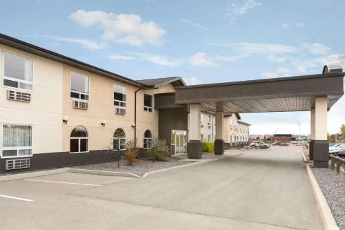 Thompson Hotel | Days Inn & Suites by Wyndham Thompson