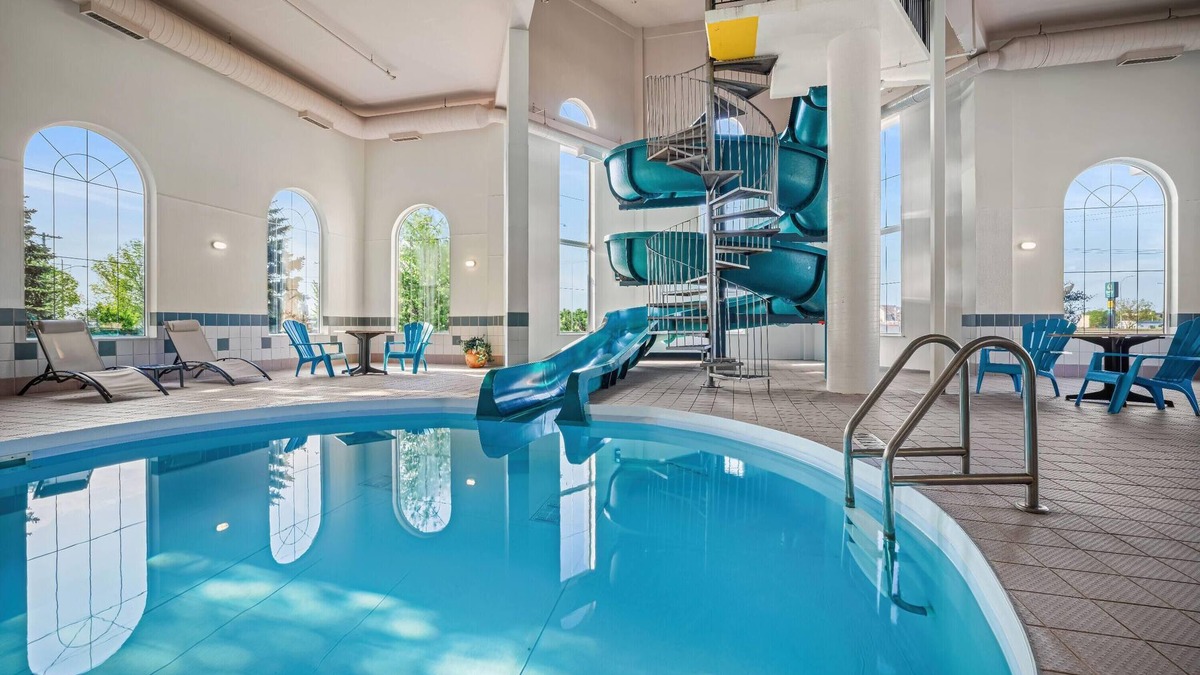 Winkler Hotel | Days Inn & Suites by Wyndham Winkler