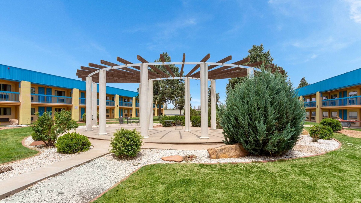 Clovis Hotel | Days Inn & Suites by Wyndham Clovis