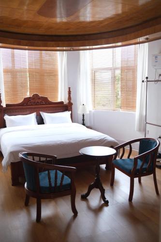 Huidong Apartment | Days Surf Inn