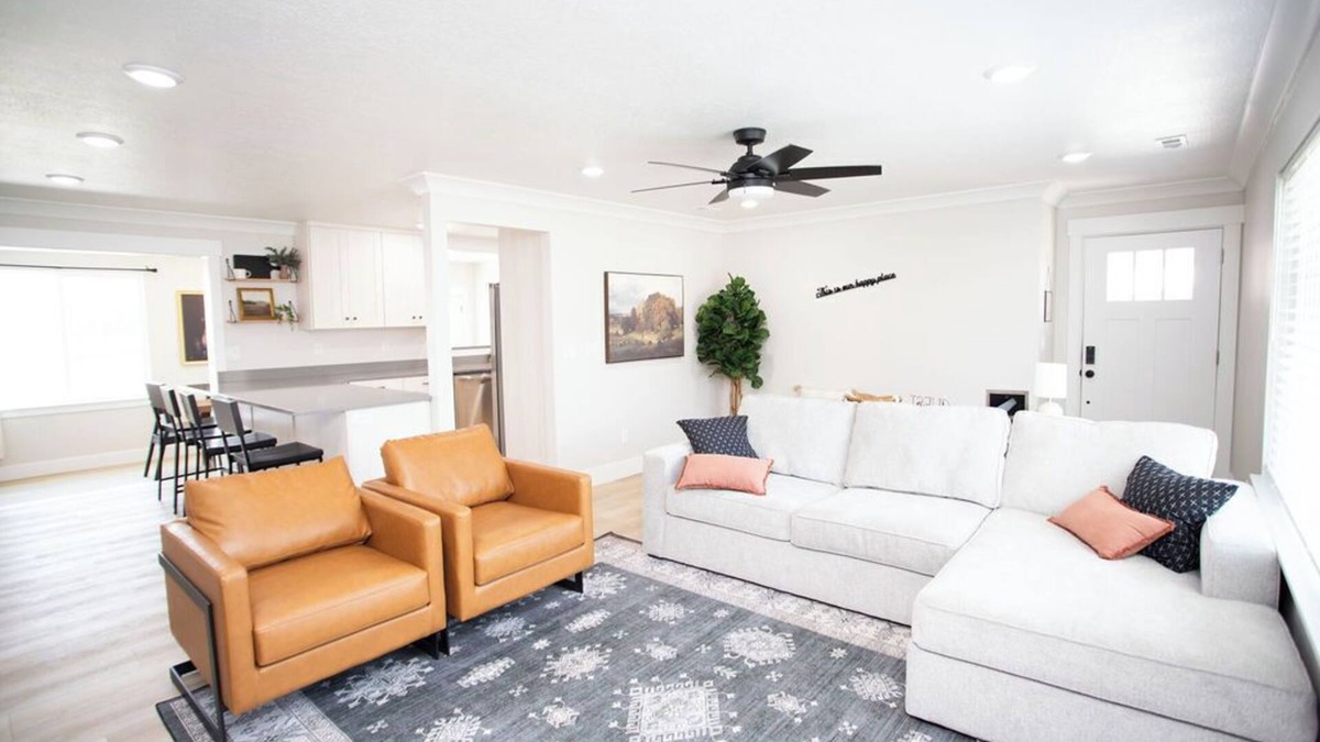 Dayton House | Dayton Diamond- Sleeps 10, Peaceful setting, Game room, Chef's kitchen!