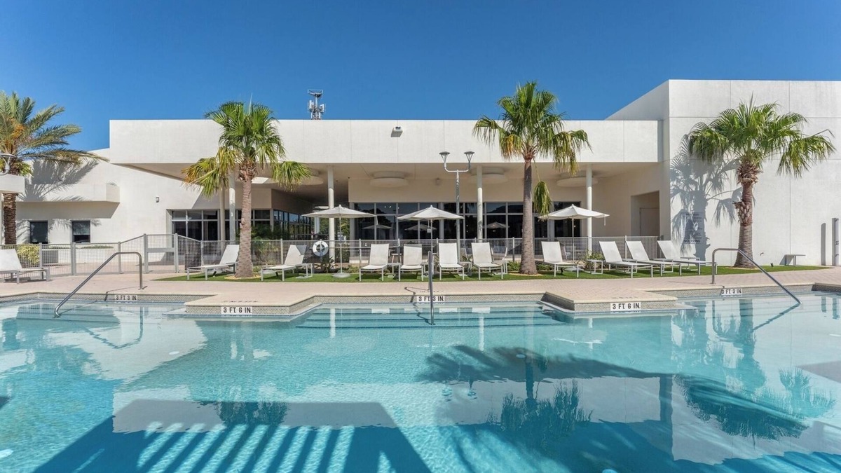 Daytona Beach Apartment | Daytona 2BR w/Parking – Family and Pet Friendly