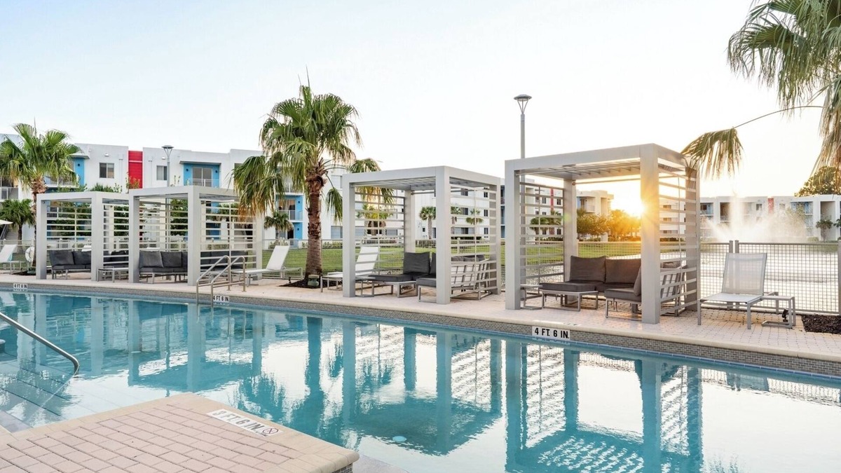 Daytona Beach Apartment | Daytona 3BR Getaway Pool, Gym, Pet Friendly