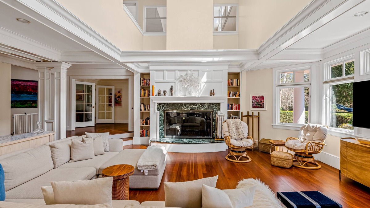 Remsenburg House | Dazzling 2-acre estate with Carriage House, pool, hot tub & pickleball/tennis