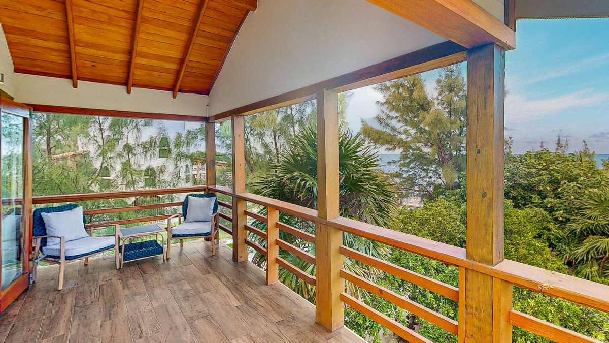 Caye Caulker Cottage | Dazzling beach stay with a balcony - pool, bikes, canoes, grill, & dock access