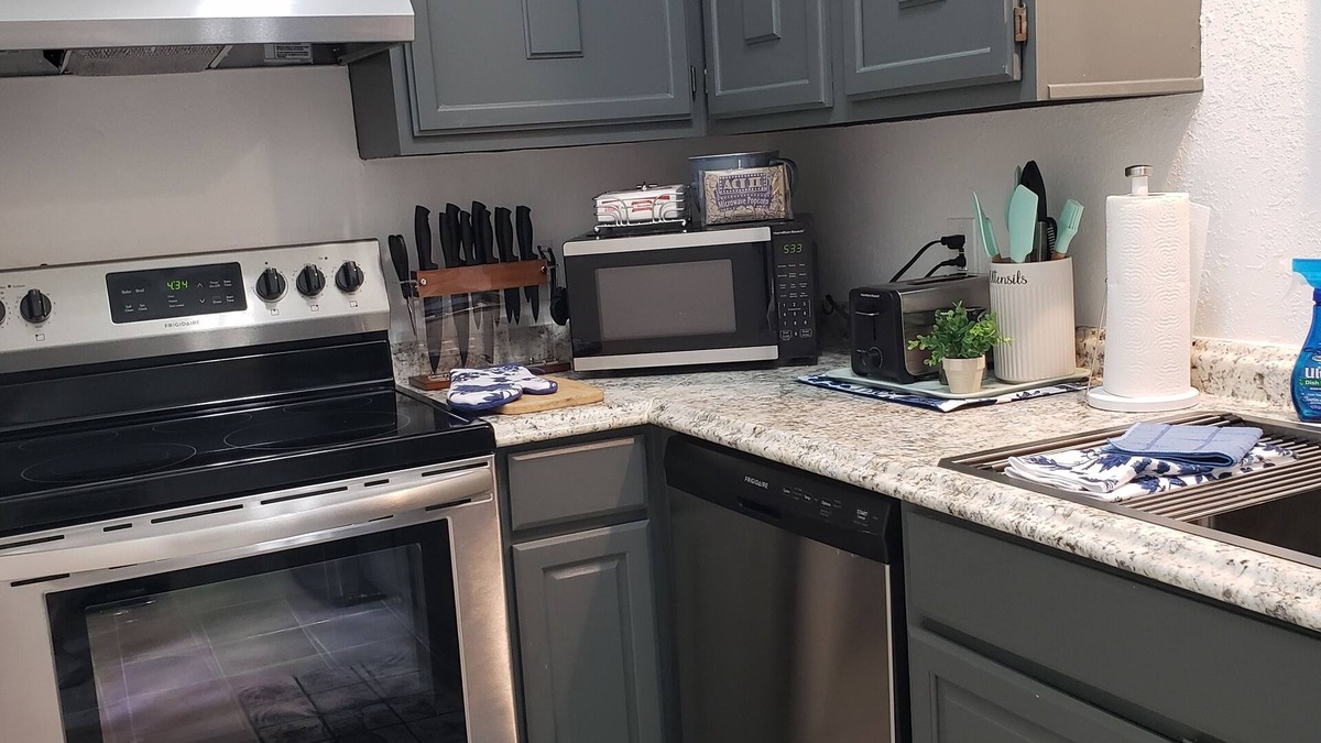Joplin Condo | Dazzling, Cozy Retreat in convenient and secure apartment complex location.