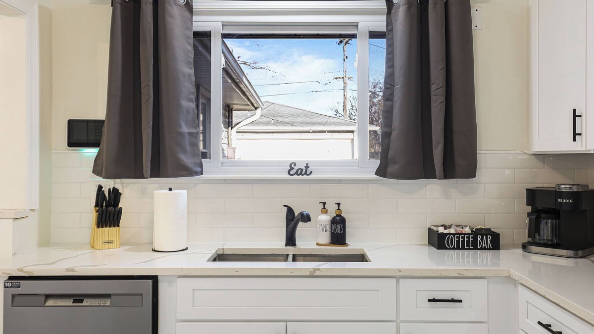 Des Plaines House | Dazzling Des Plaines-Single Level Home