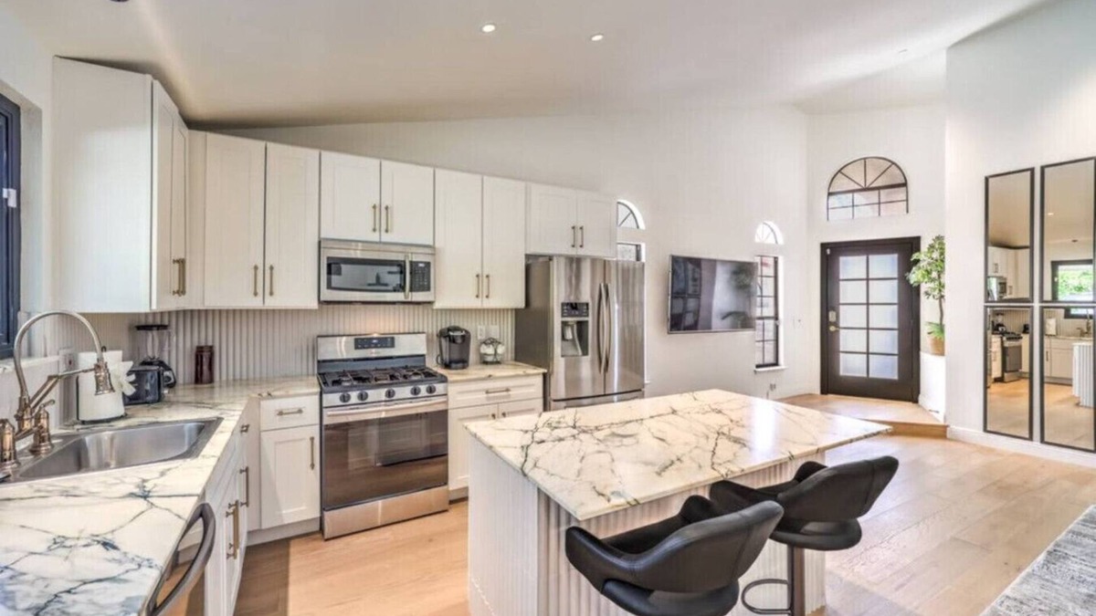 Green Valley North Apartment | Dazzling, Modern Design Bungalow in Green Valley