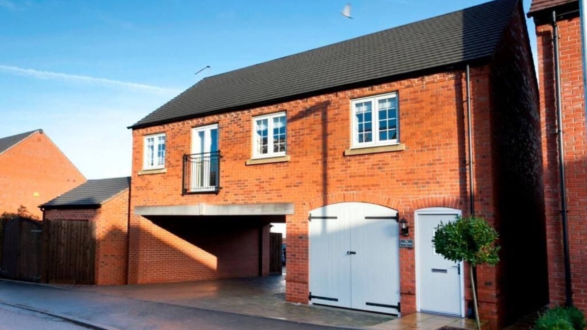Castle Donington Apartment | DBS Serviced Apartments - The Coach House