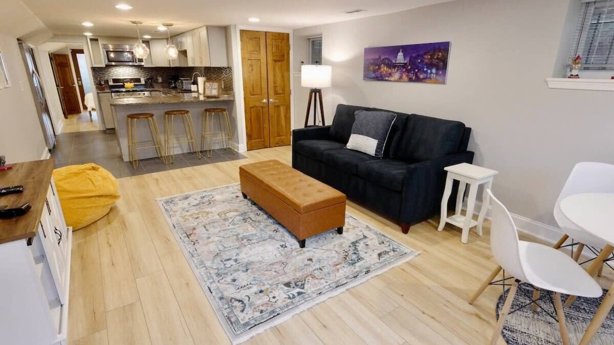 Near Northeast Apartment | DC Beckons Darling Apt Sleeps 4