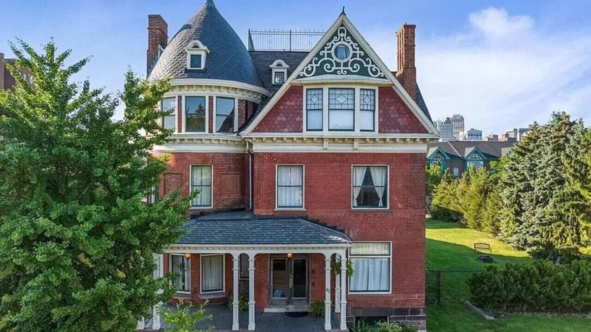 Midtown House | DC Whitney Mansion + Carriage House