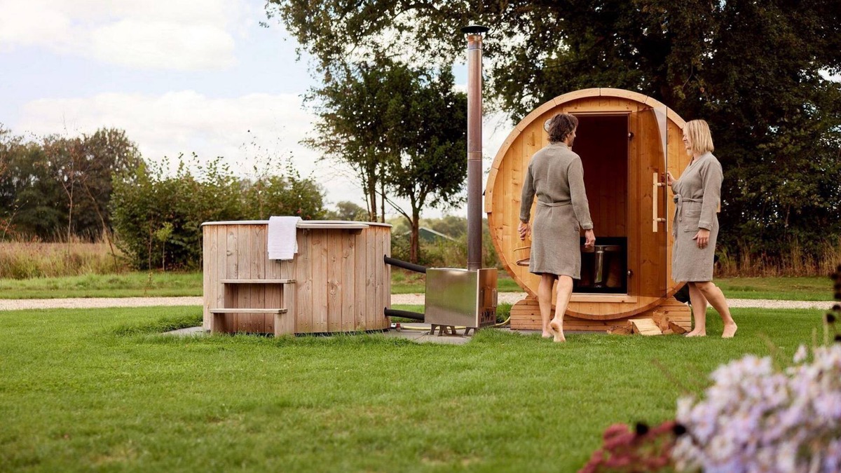 Lattrop House | De 2-persoons versie van de vakantievilla Amalia 2 is uitgerust met een ruime sauna en hottub