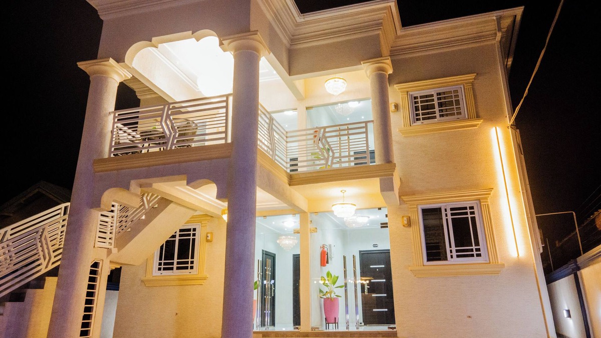 Accra Apartment | De Ace Court