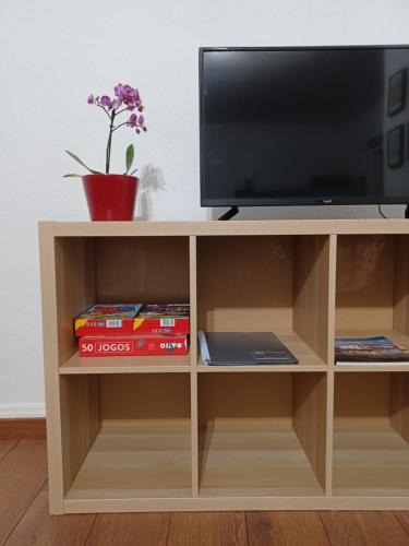 Lousa Apartment | De Cá - suite com acesso independente e kitchenette