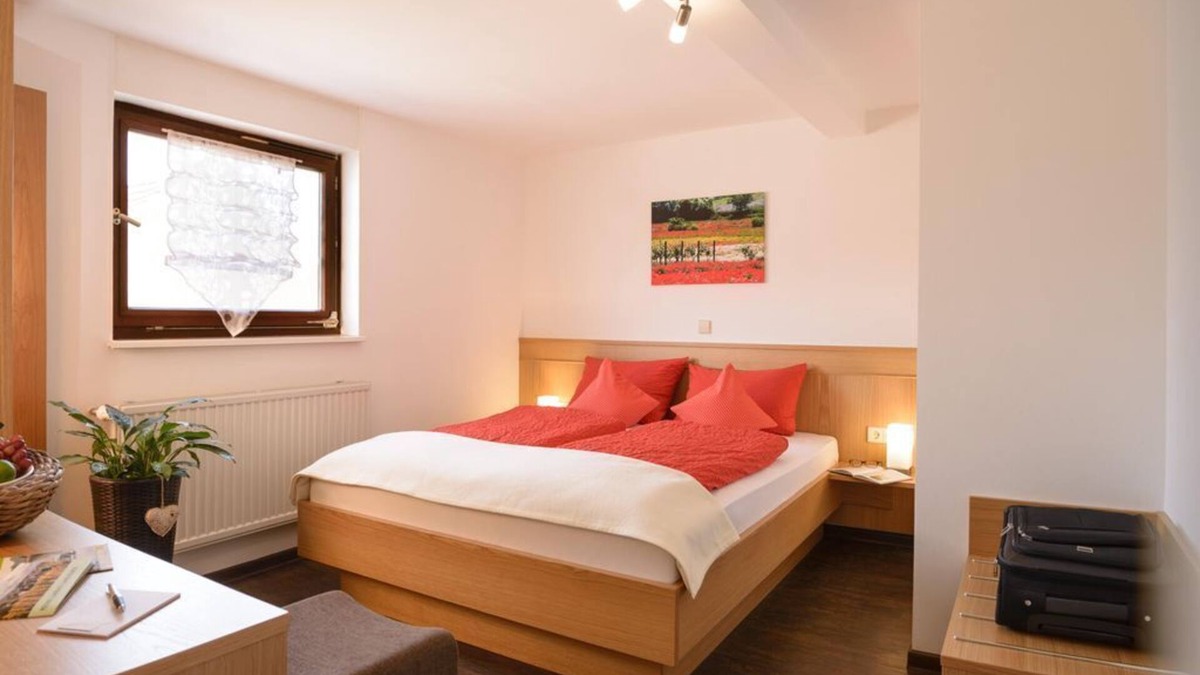 Ilbesheim Bed & Breakfast | Double room "Rittersberg" - Weingut Gästehaus Hechtmann