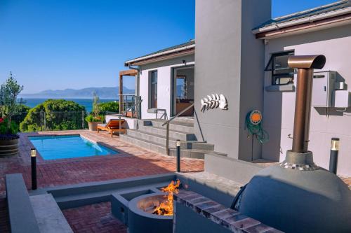 De Kelders Apartment | De Kelders Hideaway with Heated Pool