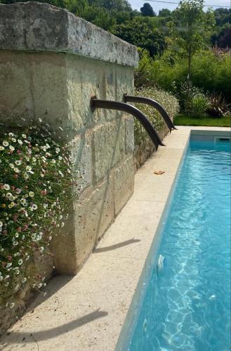 Branne Bed & Breakfast | DE L'ART À LA MANIÈRE - Chambre d'Hôtes de Charme - 2 Suites Haut de Gamme - Idéal Couple & Famille - Piscine - Terrasse - Calme - 15min Saint-Émilion - EXPÉRIENCE Restauration d'Oeuvre d'Art