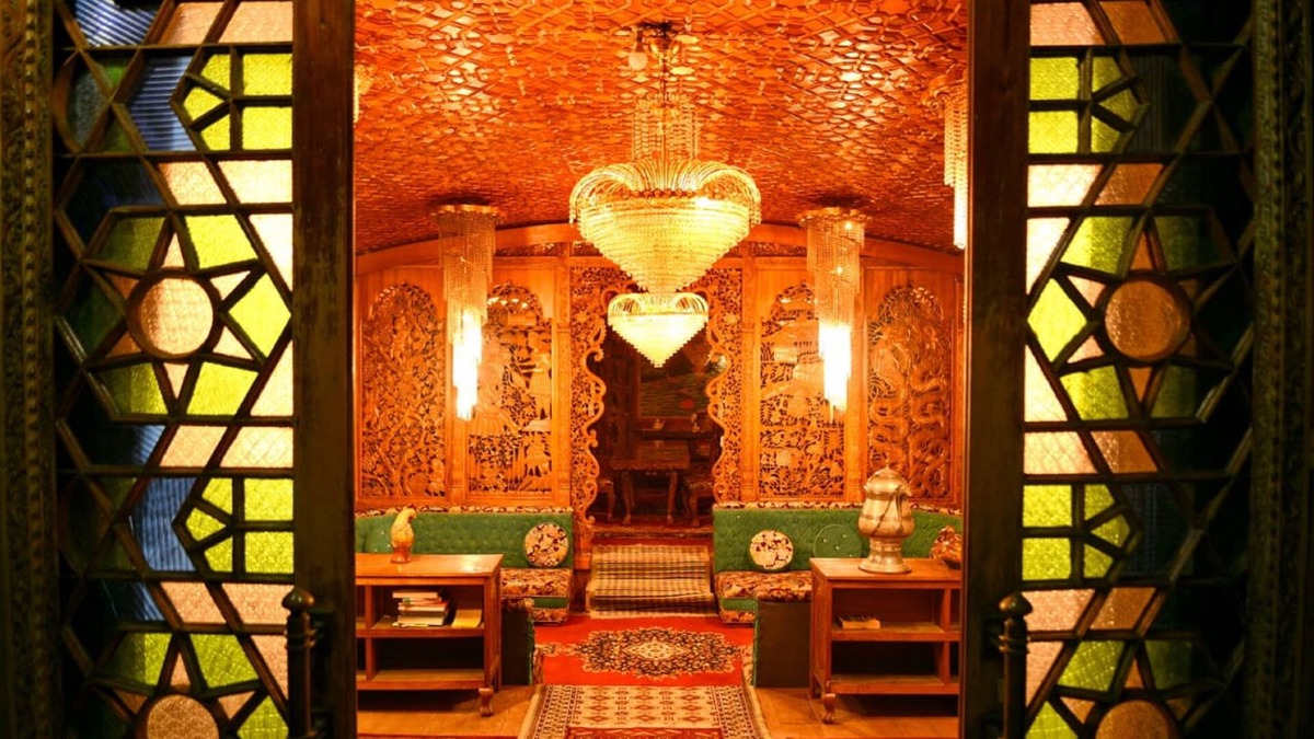 Nishat-Shalimar Hotel | De-Laila Houseboats